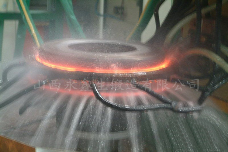 環(huán)形鍛件噴水淬火時(shí)