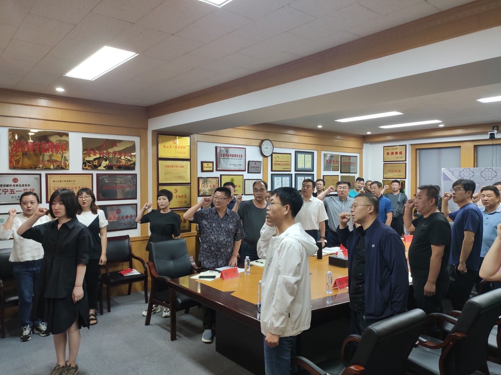 鞍山公路召開(kāi)“慶七一，促發(fā)展， 共創(chuàng)企業(yè)新輝煌”黨建工作座談會(huì)